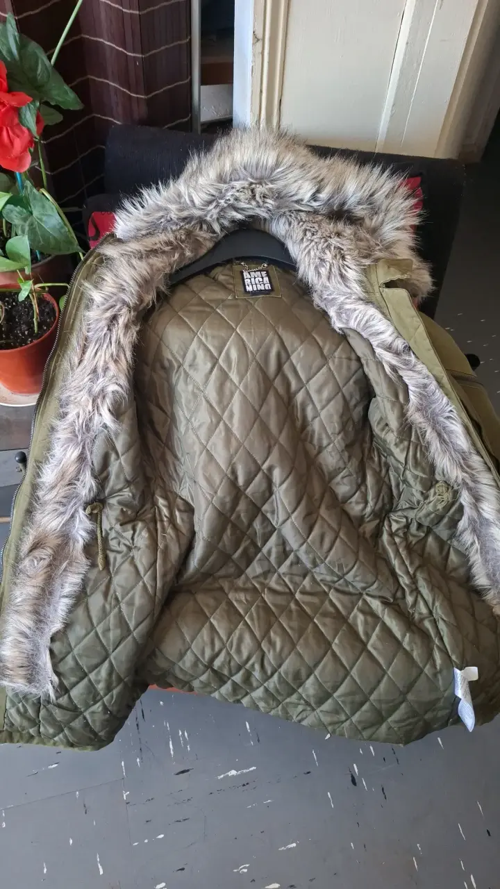 Parka verde con capucha de piel sintética - 6