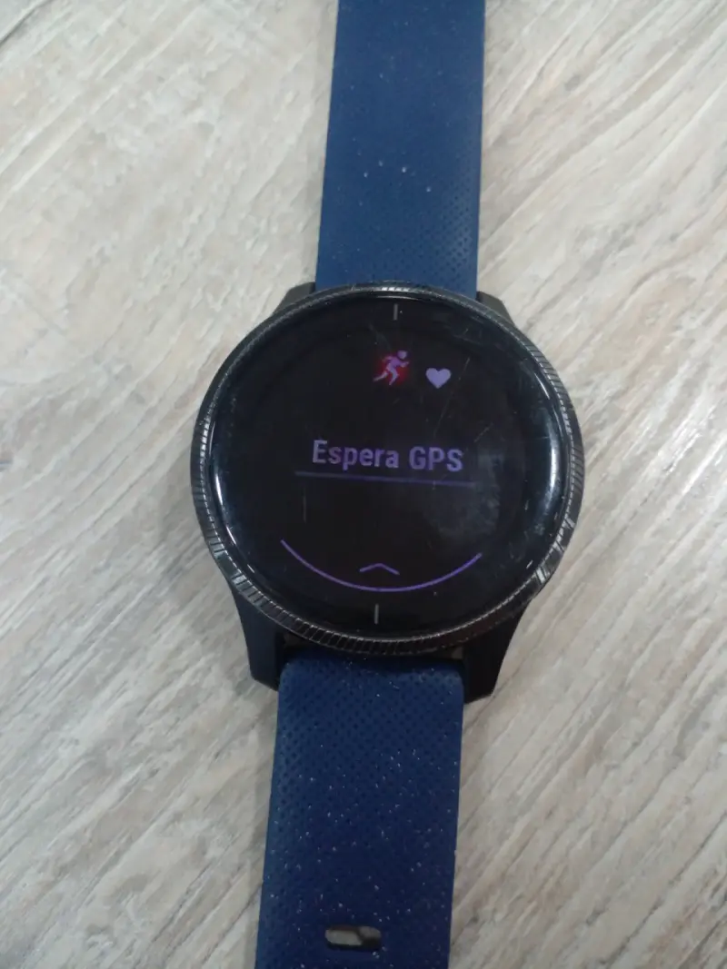 Reloj inteligente con GPS y correa azul - 2