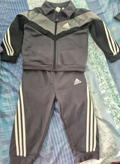 Conjunto deportivo Adidas para niños - miniatura 1