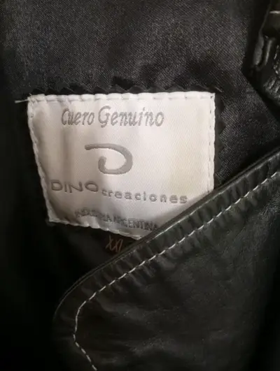 Abrigo de cuero negro con cinturón - miniatura 3