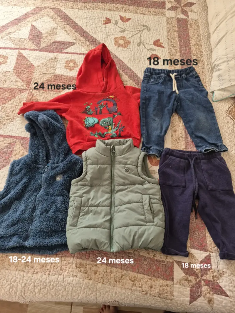 Chaqueta infantil con capucha y diseño de ositos - 2