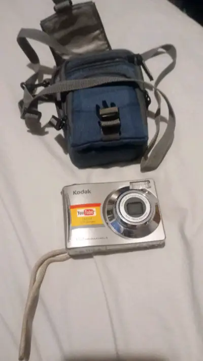 Cámara digital Kodak con estuche - miniatura 1