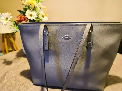 Bolso tote Coach gris elegante - miniatura 2