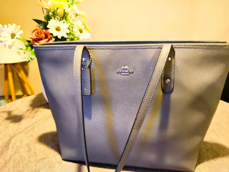 Bolso tote Coach gris elegante - 4