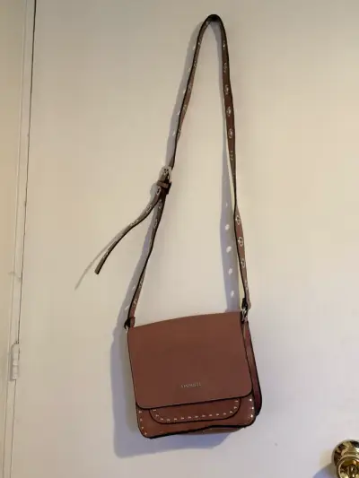 Cartera Amphora color rosa con tachas - miniatura 2