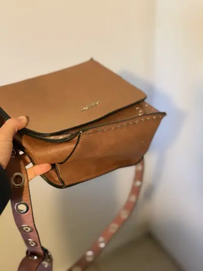 Cartera Amphora color rosa con tachas - miniatura 4