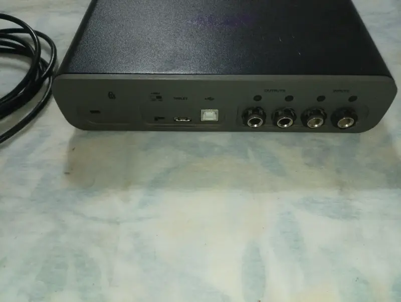 Interfaz de Audio Avid Fast Track Duo - 2