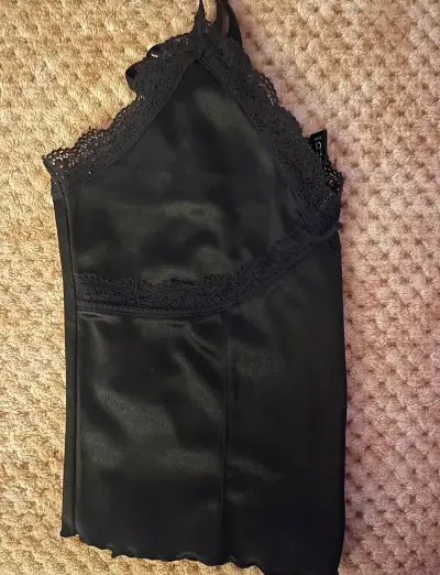 Top de hym con detalles de encaje - miniatura 1