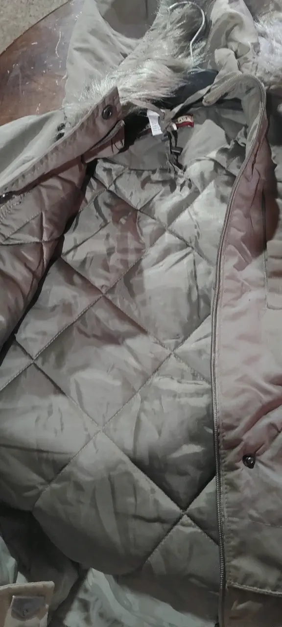 Parka gris con capucha de piel sintética - 3