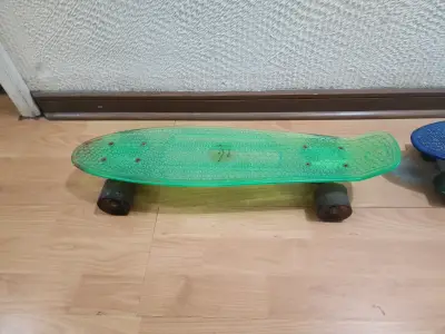 Skateboard tipo Penny verde transparente - miniatura 1