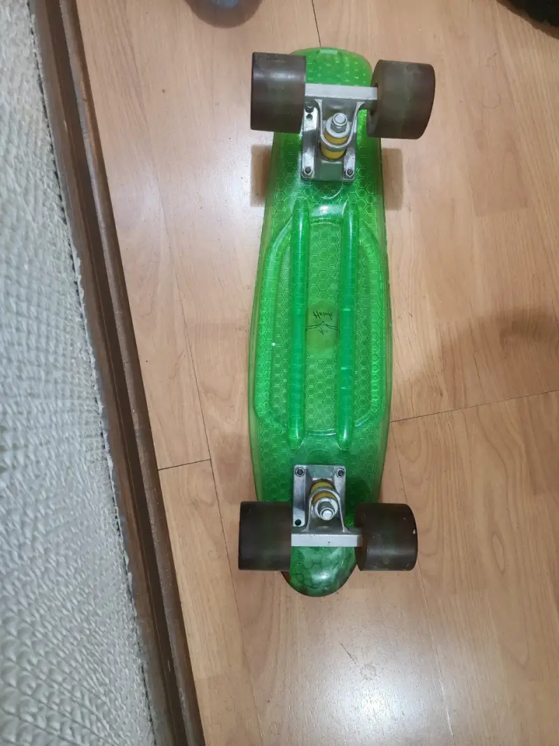 Skateboard tipo Penny verde transparente - 3