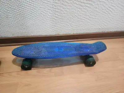 Skateboard tipo Penny azul transparente - miniatura 1