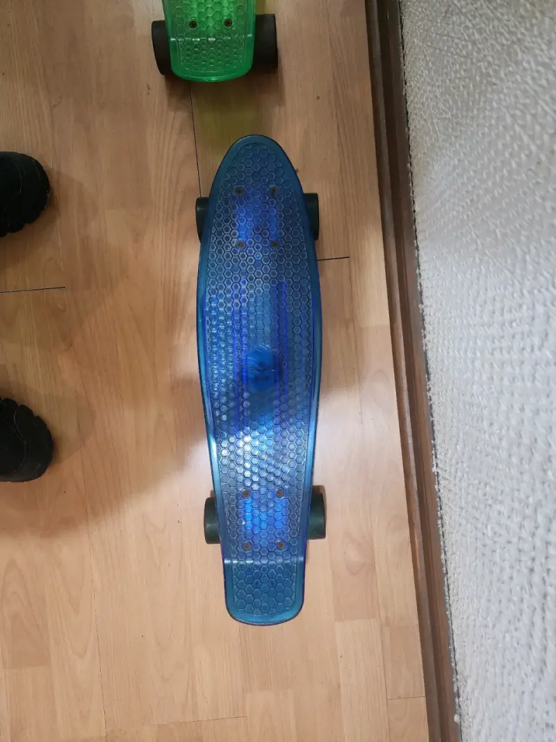 Skateboard tipo Penny azul transparente - 2