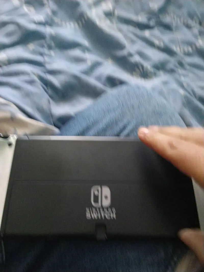 Nintendo switch oled más el grip y el mando - 2
