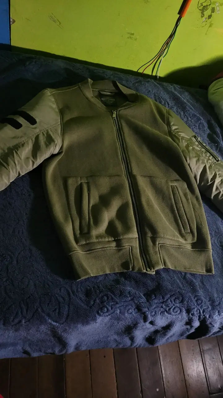 Ropa de hombre chaquetas y poleras consultar al Dm - 2