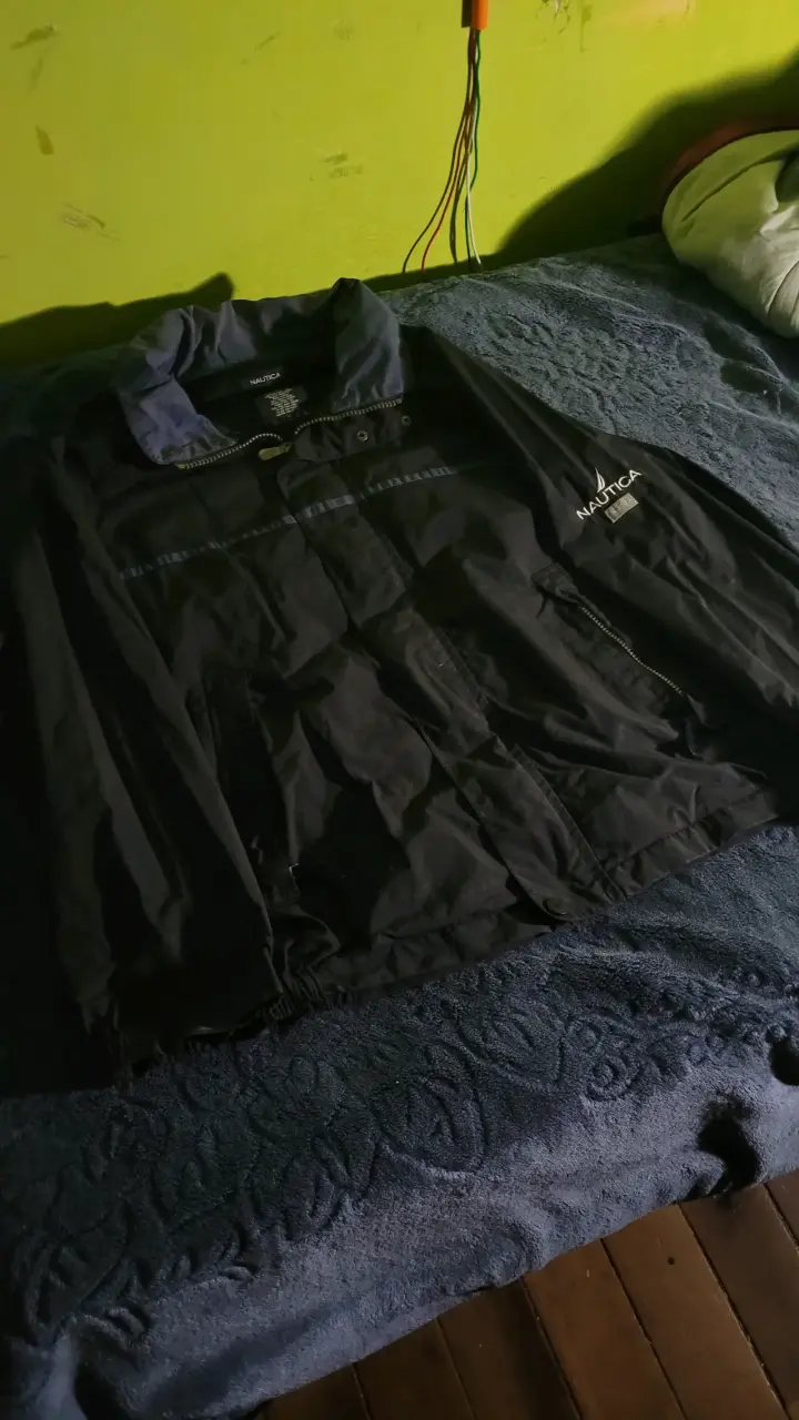 Ropa de hombre chaquetas y poleras consultar al Dm - 4