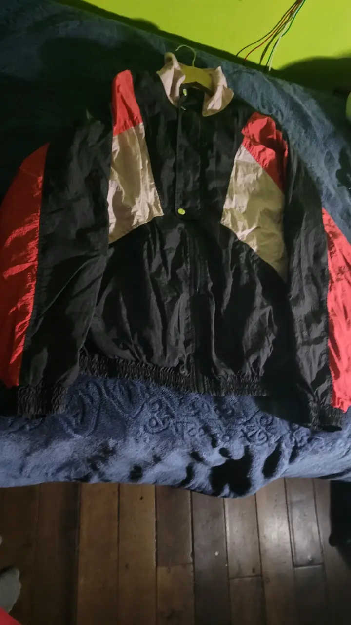 Ropa de hombre chaquetas y poleras consultar al Dm - 6