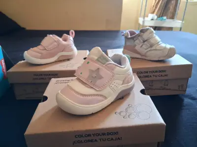 Zapatillas infantiles rosadas con velcro - miniatura 1