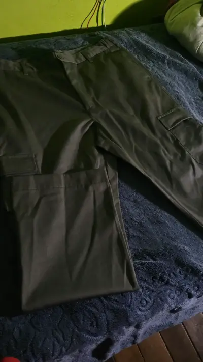 Pantalones, shorts, camisas y chaquetas - miniatura 1