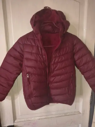 Chaquetas acolchada con capucha - miniatura 1