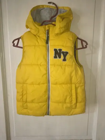 Chaquetas acolchada con capucha - miniatura 4