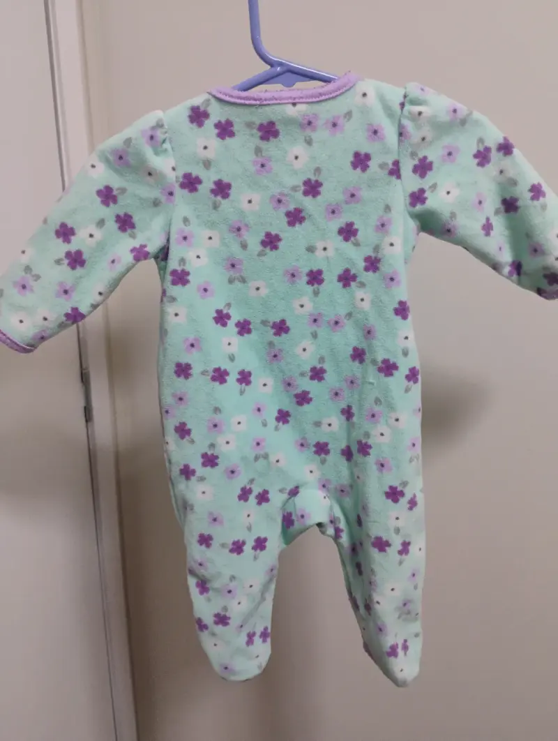 Pijama enterito para bebé con diseño floral - 2