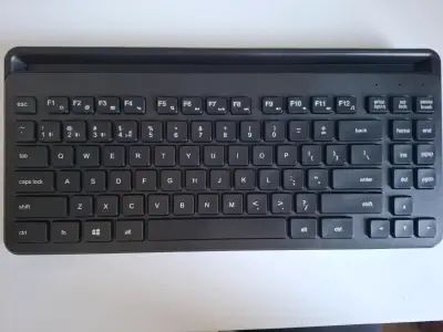 Teclado inalámbrico negro Miniso - miniatura 1