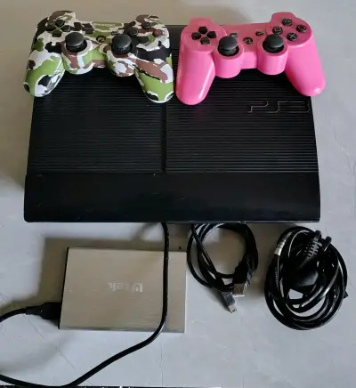 Consola PS3 31 juegos con dos controles y cables - miniatura 1