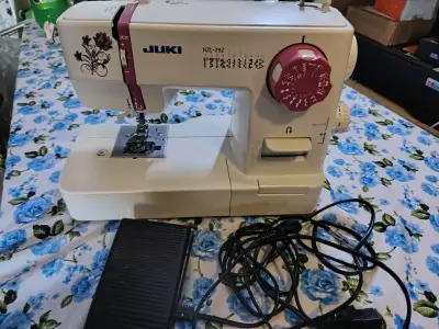 Máquina de coser Juki HZL-29Z con pedal - miniatura 1