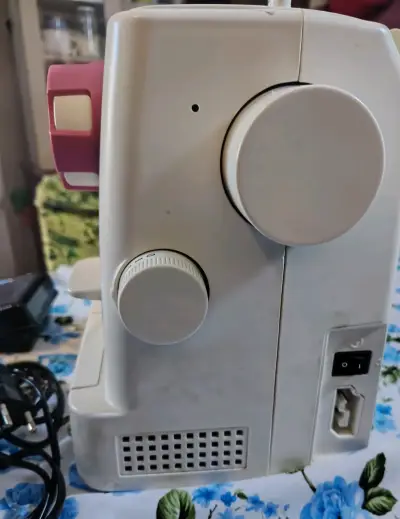 Máquina de coser Juki HZL-29Z con pedal - miniatura 3