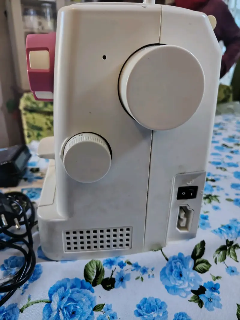 Máquina de coser Juki HZL-29Z con pedal - 4