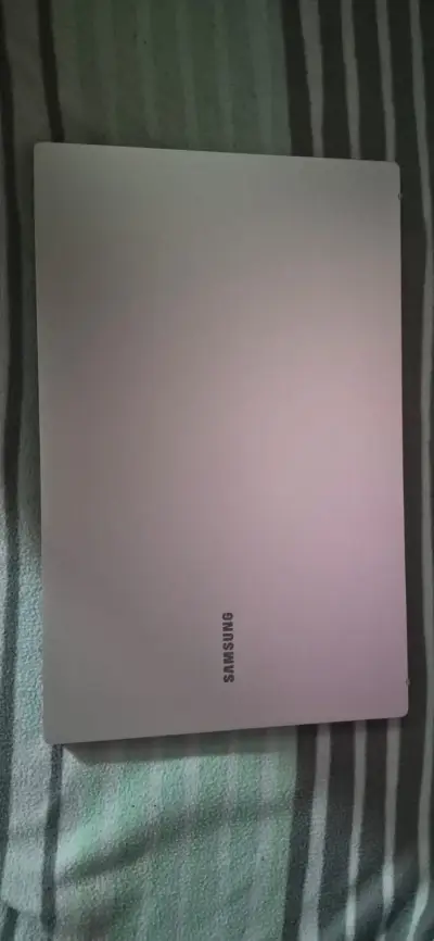 Laptop Samsung Galaxy Book 3 - miniatura 1