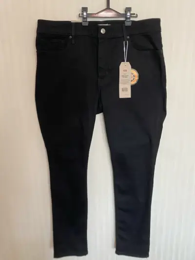 Jeans Levi's negros de tiro alto - miniatura 2