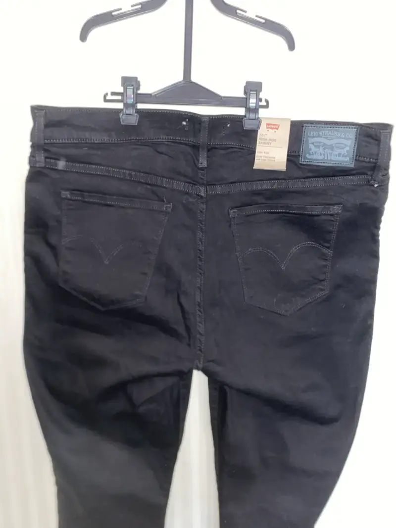 Jeans Levi's negros de tiro alto - 3