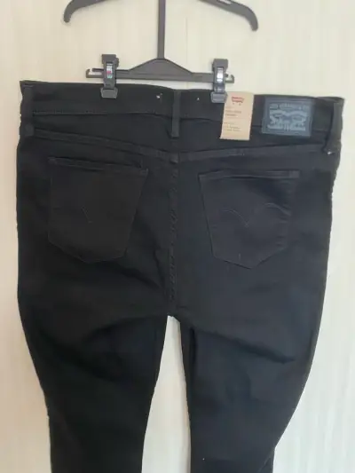 Jeans Levi's negros de tiro alto - miniatura 4