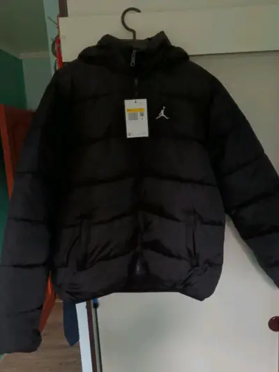Chaqueta acolchada negra Jordan con capucha - miniatura 1