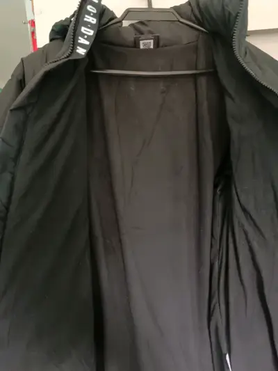 Chaqueta acolchada negra Jordan con capucha - miniatura 3
