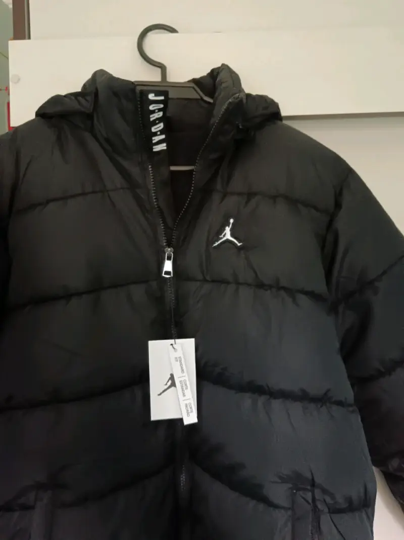 Chaqueta acolchada negra Jordan con capucha - 5
