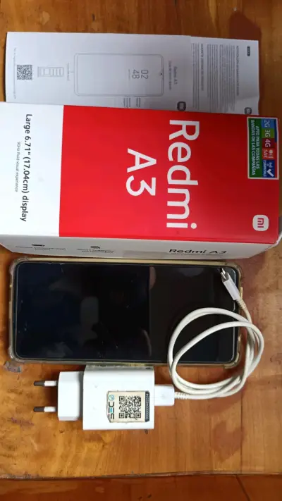 Smartphone Xiaomi Redmi A3 con cargador - miniatura 1