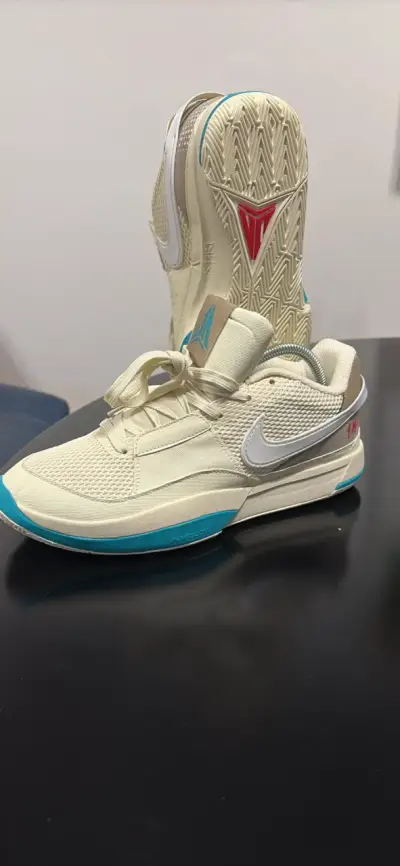 Zapatillas deportivas Nike beige y celeste - miniatura 1