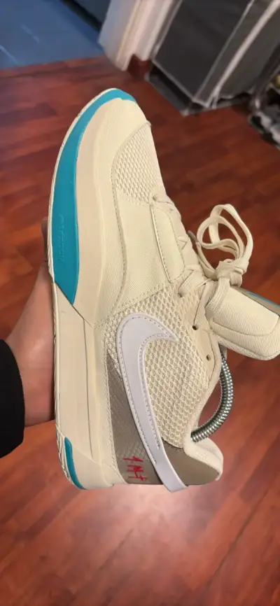 Zapatillas deportivas Nike beige y celeste - miniatura 2
