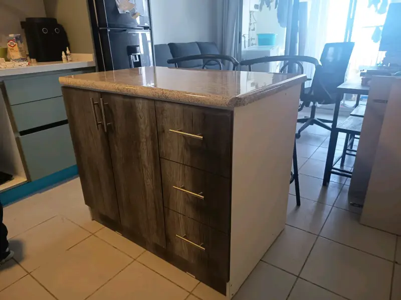Isla de cocina con cubierta de mármol - 4