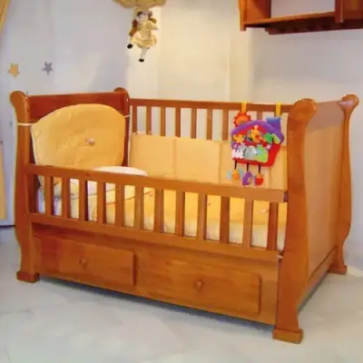 Cuna de madera con cajones - miniatura 1