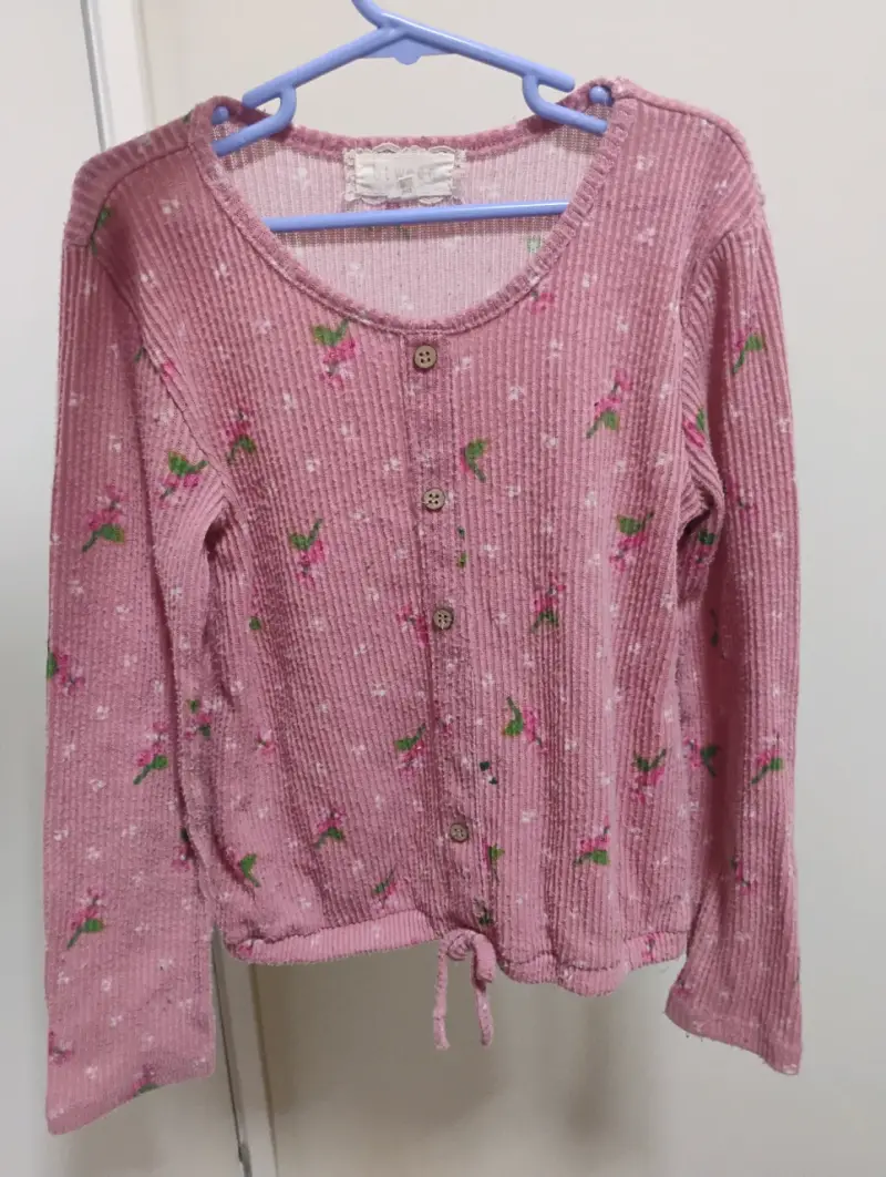 Cárdigan rosa con flores y botones - 1
