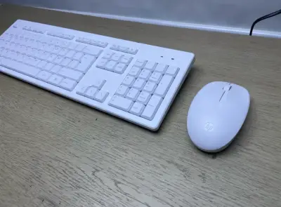 Teclado y mouse inalámbricos HP blancos - miniatura 1