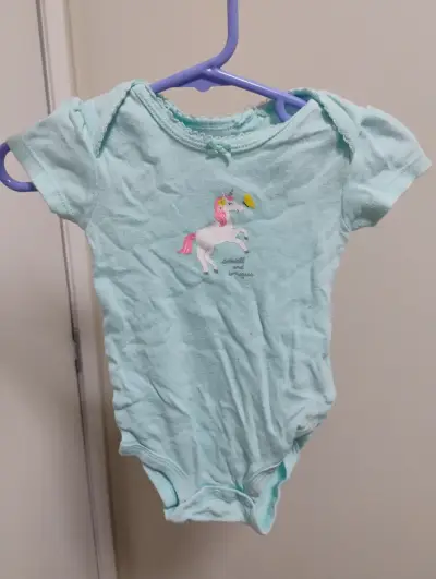 Body de bebé celeste con unicornio - miniatura 1