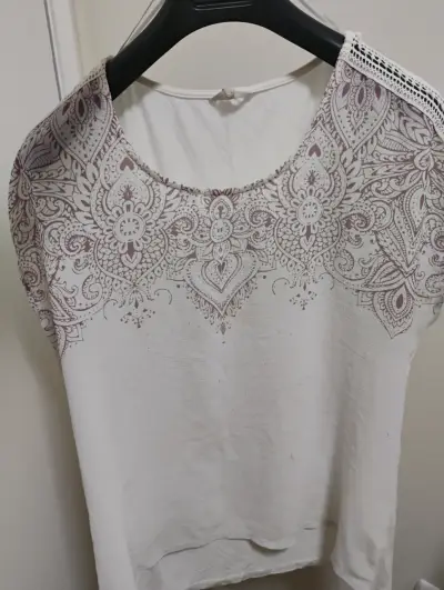 Blusa blanca con diseño bohemio - miniatura 1