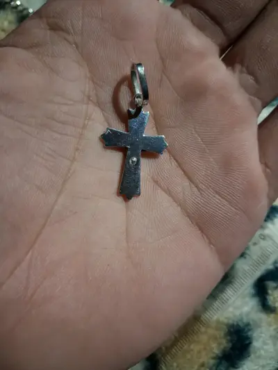 Colgante de cruz de plata con Cristo - miniatura 2