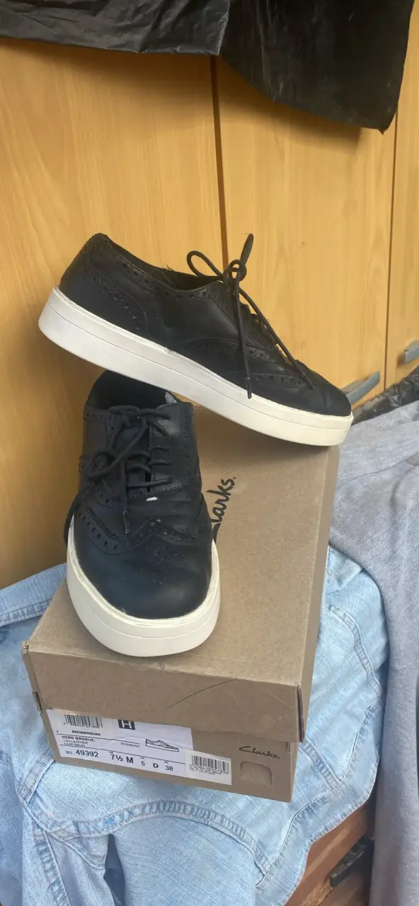 Zapatos Clarks Pawley Springs marrones - 2