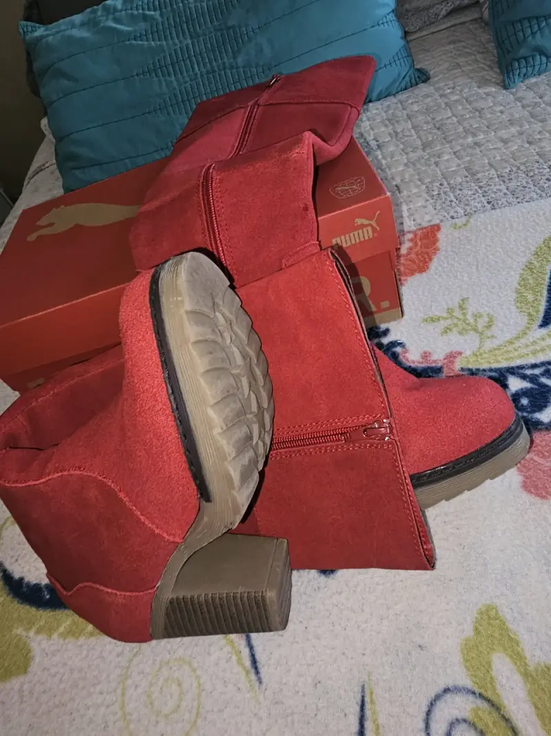 Botas rojas de gamuza con tacón - 2